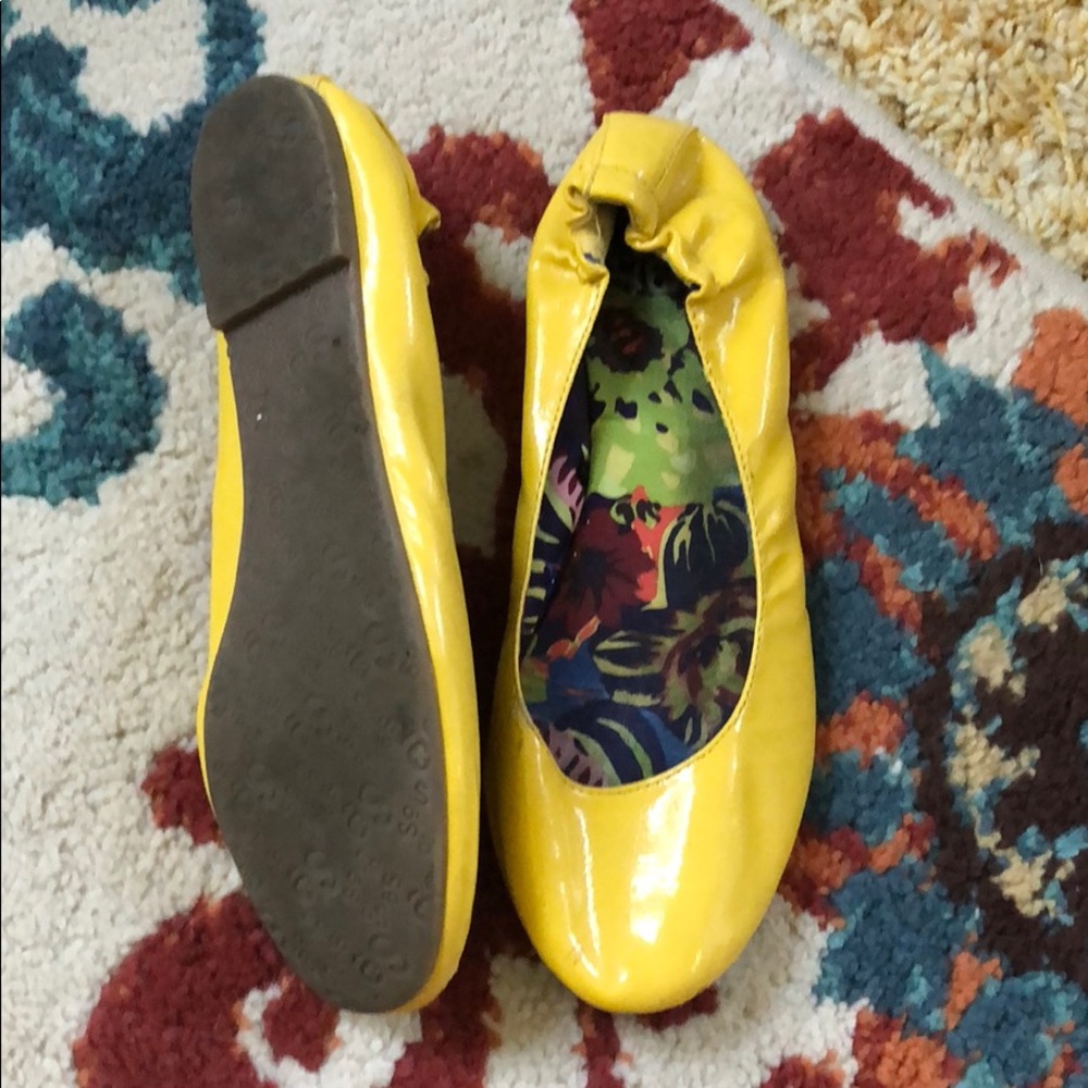 Yellow flats - Picture 4 of 4